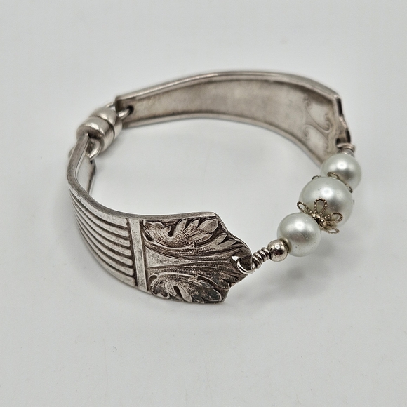 VINTAGE Lady Esther Silver-plate Upcycled Flatware Magnetic Close Bracelet - Picture 3 of 8